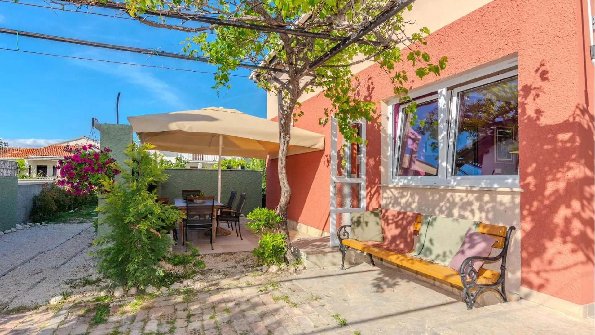 2 Bedroom Amazing Apartment In Nin 0*,